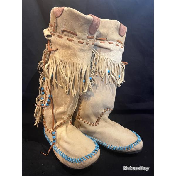 Jolie paire de mocassins montants  indiens des plaines taille 38 perl�s