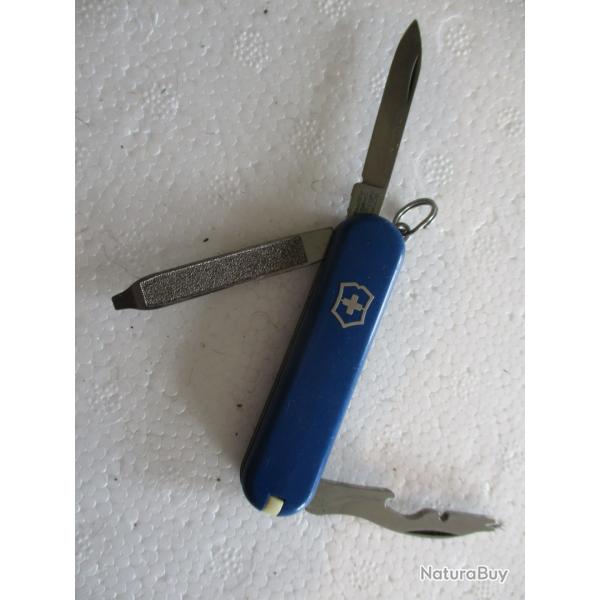 onglier victorinox bleu
