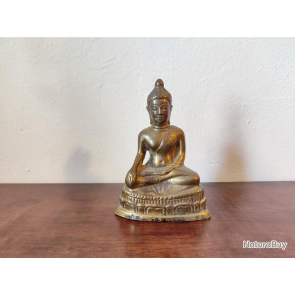 Une statue Bouddha