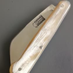 ANCIEN COUTEAU, V&Eacute;RITABLE BROSSARD, THIERS, XX&egrave;me, manche CORNE, guilloch&eacute;.