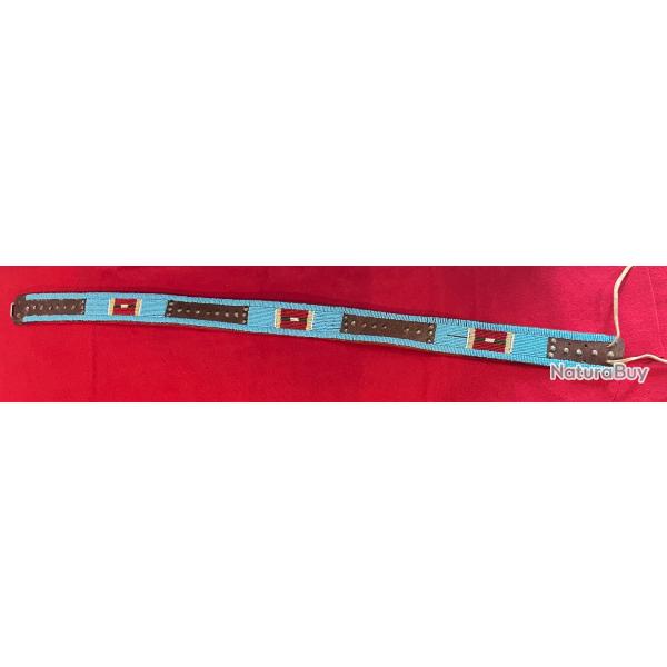 Ceinture en cuir perl�e et clout�e  motif tribu crow seedbeads indien des plaines