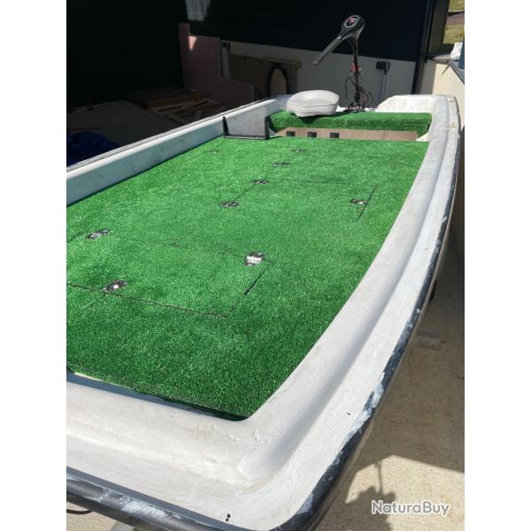 Barque Tabur avec pontage pour utilisation BassBoat ou Marais