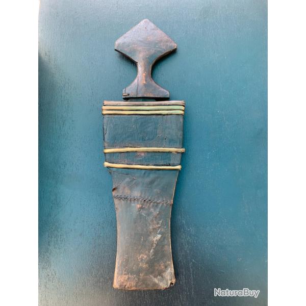 BEAU COUTEAU AFRICAIN LOBALA, XIX, NORD OUEST DU CONGO, LAME EN FER FORGE DECORE
