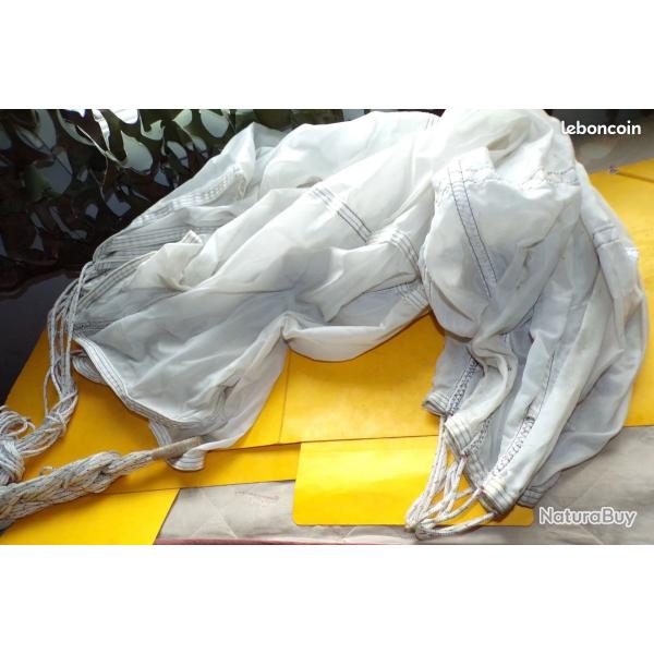 PARACHUTE DE LARGUAGE DE MATERIEL , LONGUEUR DE LA TOILE 90 CM , DIAMETRE DU PARACHUTE 180 CM , A NE