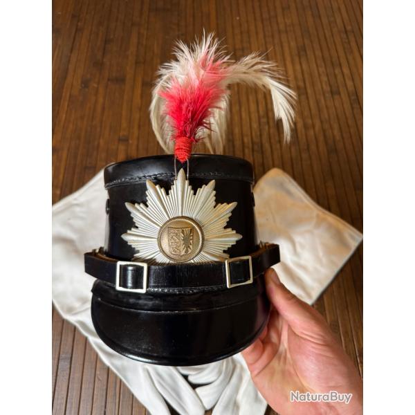 TR�S BEAU SHAKO DE POLICE ALLEMANDE DU SCHLESWIG-HOLSTEIN 1945 a 1955 AVEC SA PAIRE DE GANTS