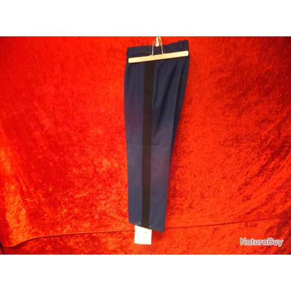 Ancien costume militaire.  pantalon militaire                                              (A7)