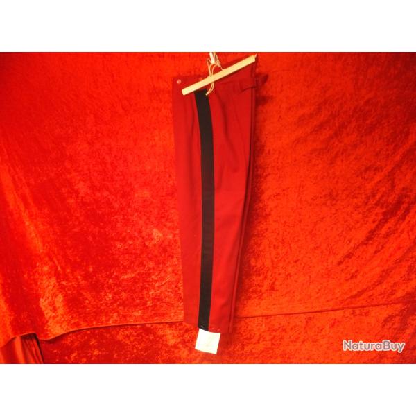 Ancien costume militaire.  pantalon militaire                                              (B2)
