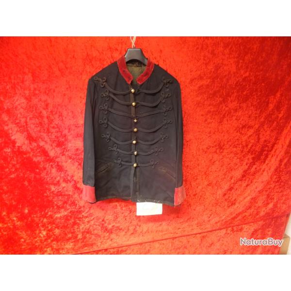 Ancien costume militaire.  dolman                                              (C2)