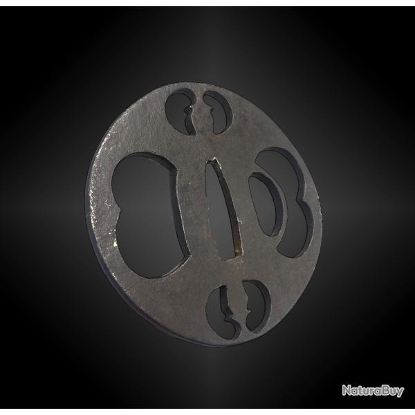 TSUBA NAGAMARU GATA. JAPON - P�riode Edo (1606 - 1868)