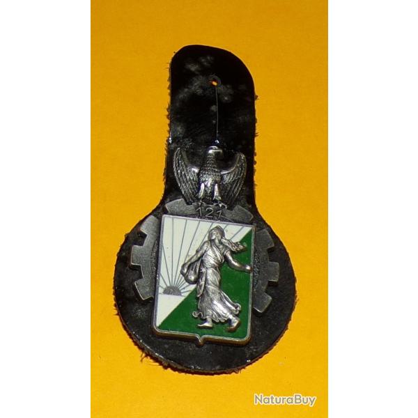 121� R�giment du Train, 2 pontets , roue dent�e somm�e d'un aigle et broch� d'un �cu vert et blanc �