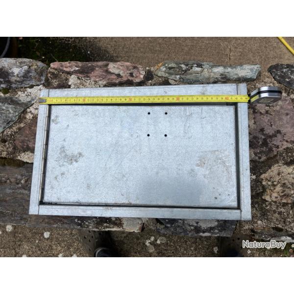 trap / coffre arme de poing a encastrer .