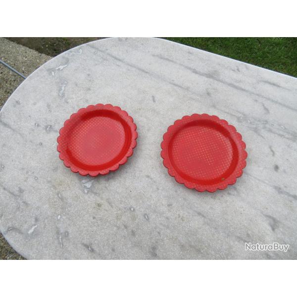 Dessous de bouteille/coupelle en carton bouilli de couleur Rouge a d�cor �toil�, �poque Napol�on III