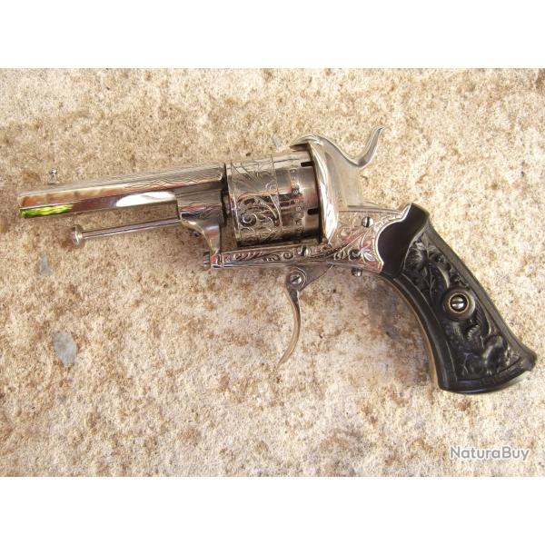 trs beau revolver a broche