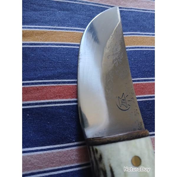 COUTEAU DE CHASSE ARTISANAL  LAME FIXE.