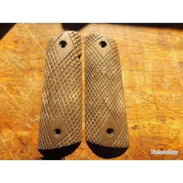 plaquettes de crosse en bois a identifier