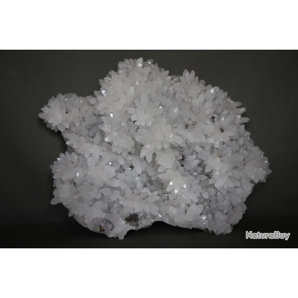 Min�ralogie: important bloc de quartz avec traces de pyrite - 8kg
