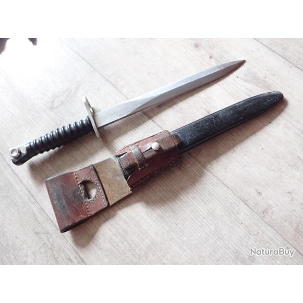 V 179922 Baonnette Suisse FASS 57 avec porte fourreau en cuir