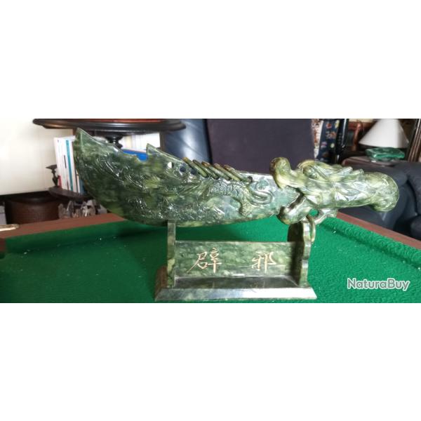 Grande sculpture chinoise en jad�ite de sabre