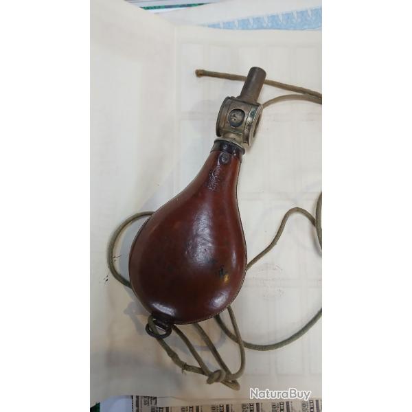 Belle poire  plomb en cuir dur, faite par Boche  Paris, XIX sicle.