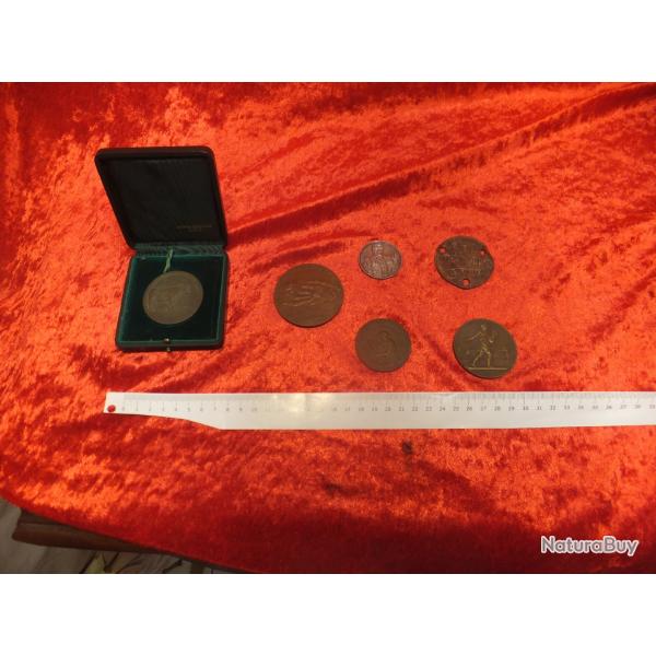 Lot de 6 m�dailles de table Petit prix  Merci pas de d�taille, je vends tout le lot.            (1)