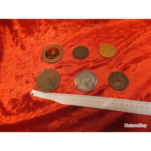 Lot de 6 m�dailles de table Petit prix  Merci pas de d�taille, je vends tout le lot.            (3)