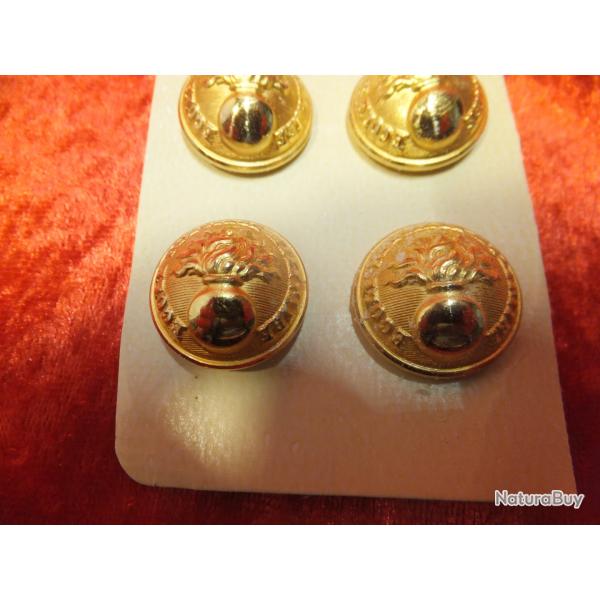 Lot de bouton militaire,  d'uniforme. Id�al reconstitution ou costumier.                         (2)