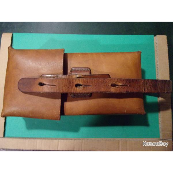 porte chargeur en cuir fauve pour FM Suisse