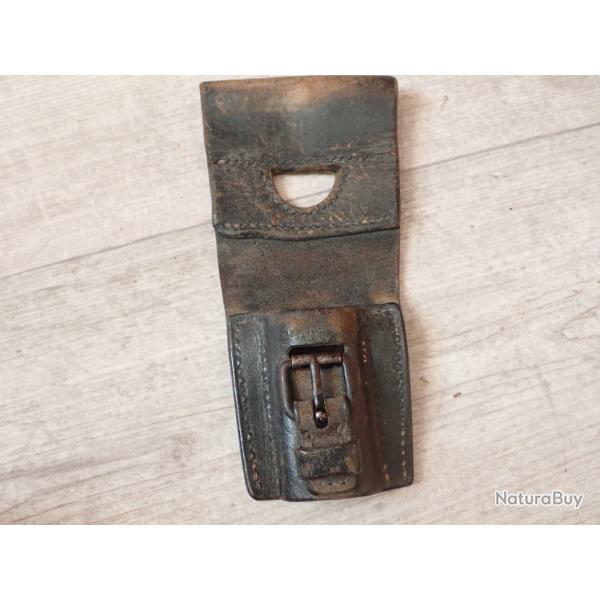 Porte fourreau pour ba�onnette suisse 1889. 1er mod�le : voir fente