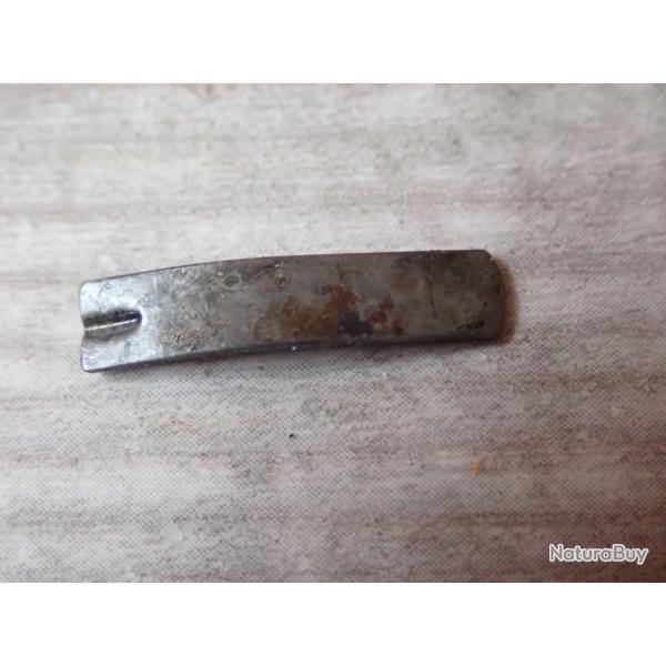 Pistolet parabellum suisse : Ressort de l'arr�toir du magasin / chargeur. R�f�rence 24