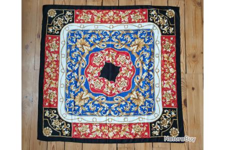 Foulard Black Skull Noir Et Blanc à Motif Crâne - Très Bon état - 63.5x65 Cm
