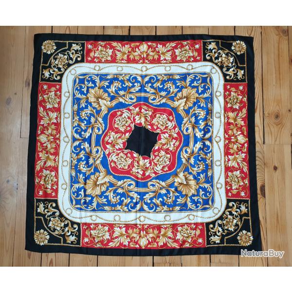 Foulard carr� rouge bleu et noir 89 X 89 tr�s bon �tat