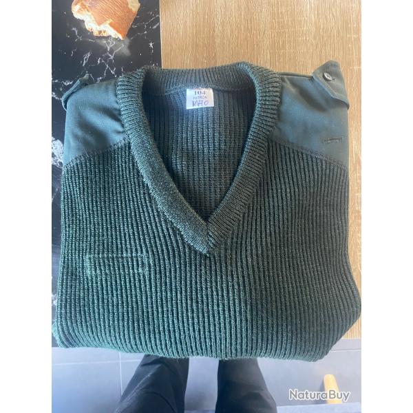A SAISSIR !!! Pull commando neuf Taille 104 ou XL