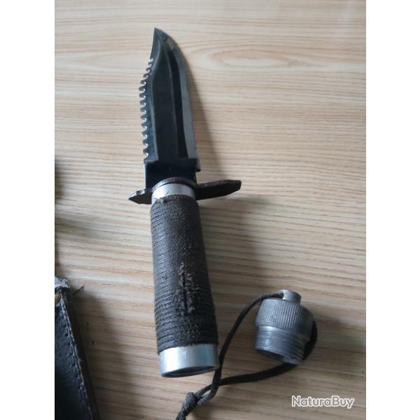 Couteau STAINLESS STEEL Taiwan avec pichette la lame fait 22 cm