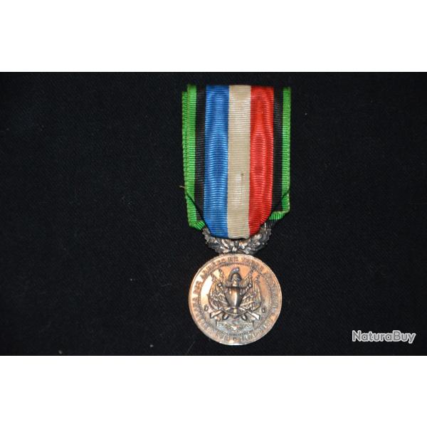 MEDAILLE D'HONNEUR DES VETERANS (ARGENT) ARMEE DE TERRE ET DE MER-GUERRE 1870/71-OUBLIER...JAMAIS