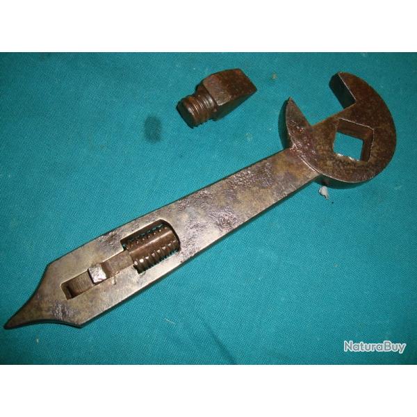 OUTIL DE CAVALERIE POUR LE FERRAGE A GLACE