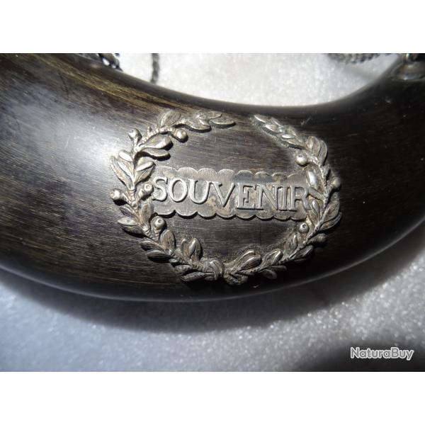 PP1-  exceptionnelle  poire a poudre offerte en cadeau souvenir en 1821 attribu�e a Mr de ,,,,,,,,,,