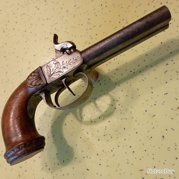 Magnifique pistolet de voyage  percussion double canons damas.