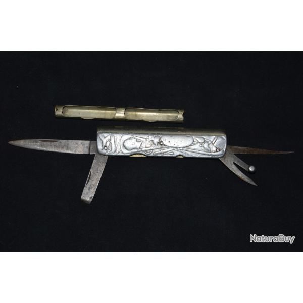 COUTEAU PLIANT PRUSSIEN GUERRE 1870-TROPHEES : CASQUE-SCHAPSKA-ARME-CROIX DE FER-BAIONNETTE-DRAGONNE