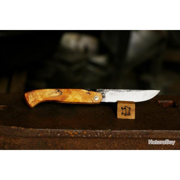 Couteau pliant fait main.