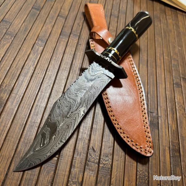 COUTEAU POIGNARD BOWIE DAMAS FORG� 290 COUCHE POIGN�E BUFLLE D'EAU LAITON CISEL�