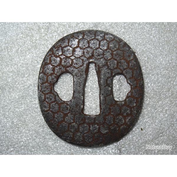 202)   tsuba en fer cisel�  = pour katana ,(  wakisashi )  sabre ,  japonais , �do