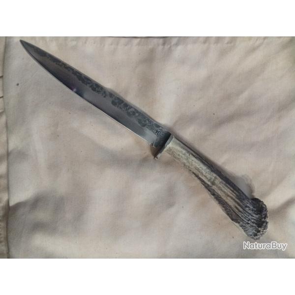 Couteau forg� acier carbone XC75, manche en bois de cerf