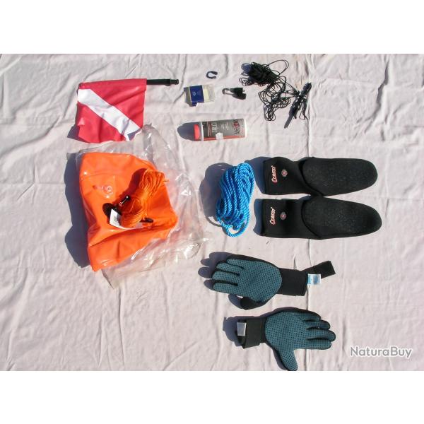 LOT DE PLUSIEURS LMENTS DE PCHE SOUS MARINE ENSEMBLE NEUFS GANTS PALMES TENUE SIGNALISATIONS 2 AR