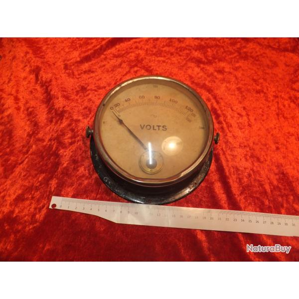 Appareil de mesure de la marine. Bateau l'Emile Bertin Provient du bateau de la marine Fran�aise