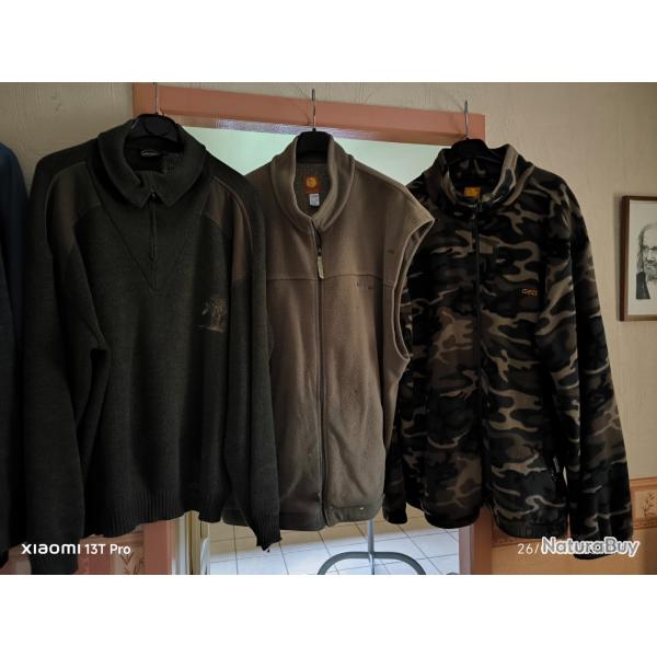 1 polaire, 1 polaire sans manche, 1 pull