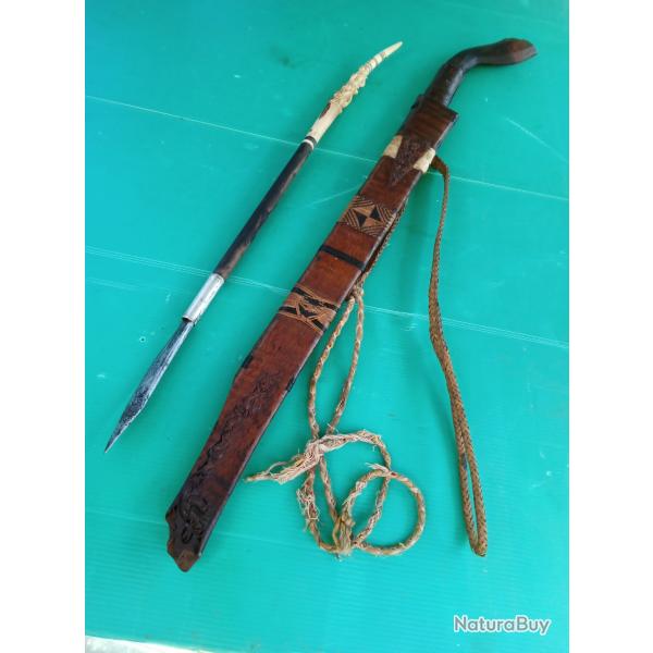 MAGNIFIQUE SABRE DAYAK - MANDAU  AVEC SON FOURREAU  &   PETIT  COUTEAU   .  19Eme Sicle  .