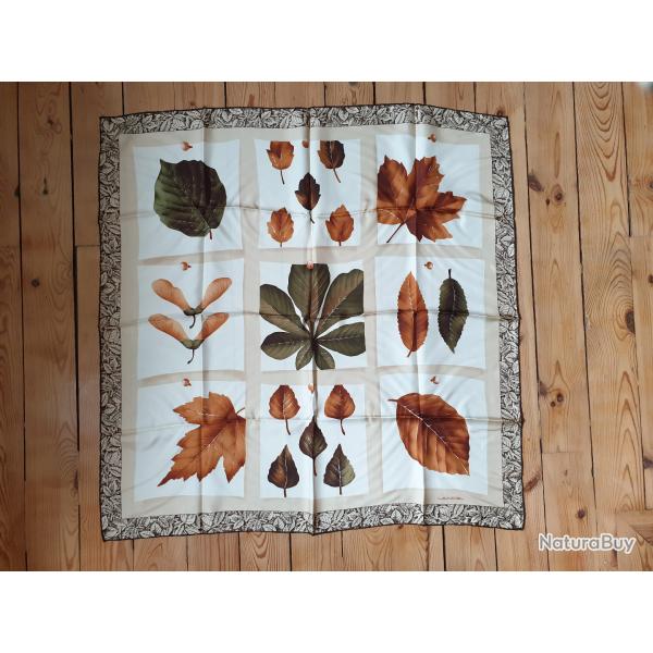 Carr� de soie authentique Lancel neuf dans sa pochette d'origine