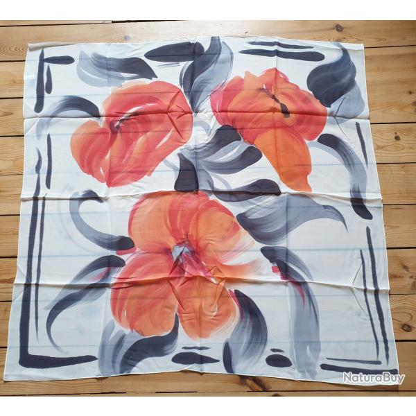 Carr� de mousseline de soie Christian Martin sign� neuf dans sa pochette d'origine peint � la main