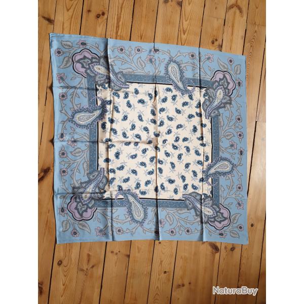 Carr de mousseline de soie Christian Martin neuf dans sa pochette d'origine