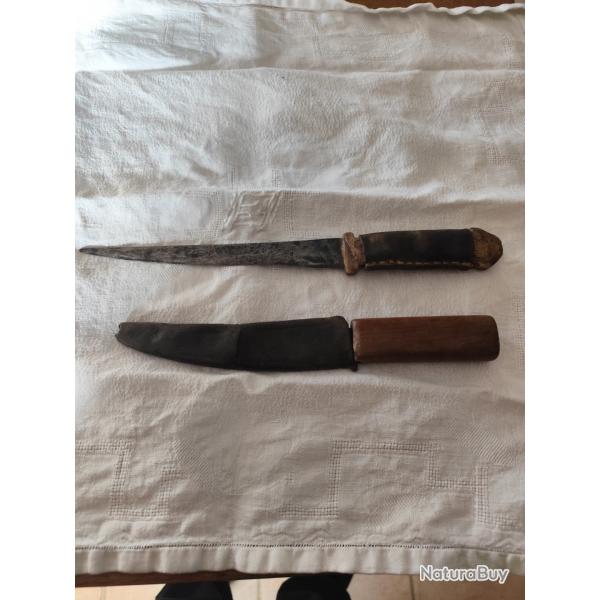 Lot de deux poignard africains